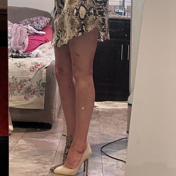 One piece snake skin print mini skirt  or good 4 maternity shirt:belt attached.. - Picture 2 of 3